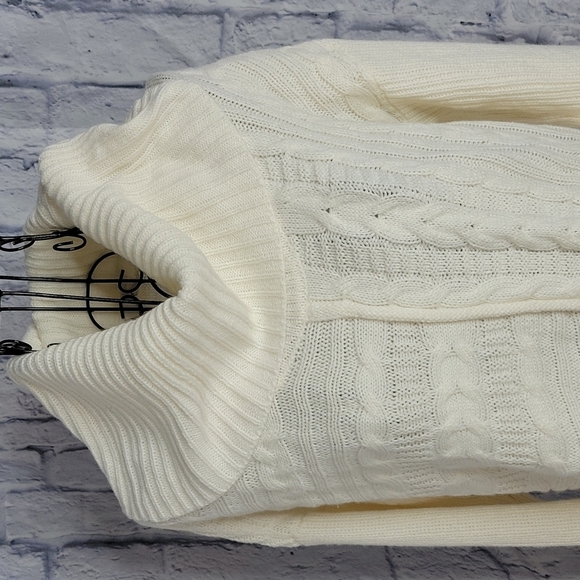 WESTPORT Cream Turtleneck Cable Knit Sweater Medium - Picture 2 of 6